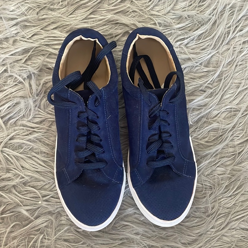 Everyday shoes - looks brand new (worn once) - super comfy